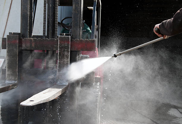Best Garage Pressure Washing  in Lake Mills, IA